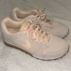 Nike MD Sneakers Beige (Women)